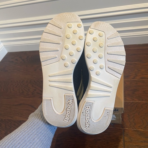 Women’s Reebok sneakers 8 - Picture 2 of 5